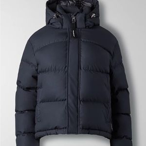 Aritzia Superpuff Shorty in 2XS